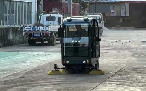 大型工業(yè)掃地機(jī)