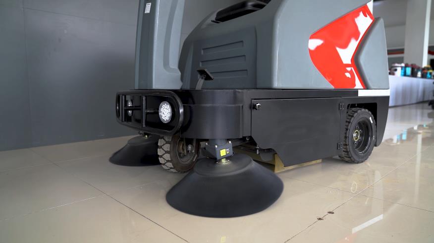 駕駛式掃地機提供了一種經濟高效的方式來清潔您的業務