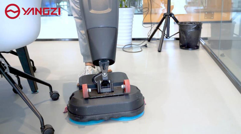 洗地機(jī)勝過拖地：5 個原因