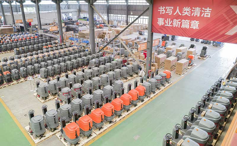 如何用掃地機(jī)清潔大型倉(cāng)庫(kù)地板