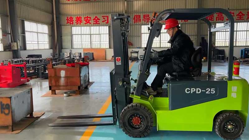 揭穿電動(dòng)叉車神話！